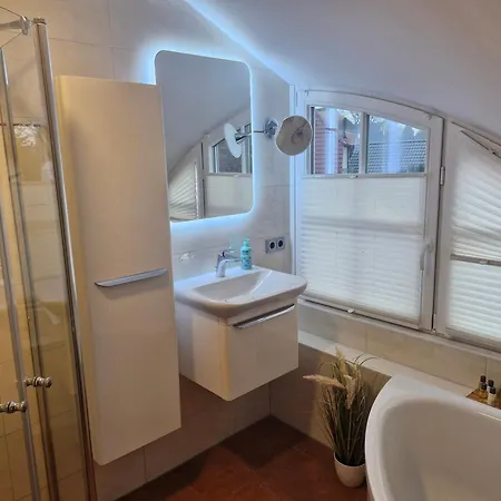 Rosenbergperle - 300m Zum *