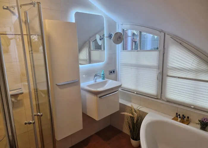 Rosenbergperle - 300m Zum *